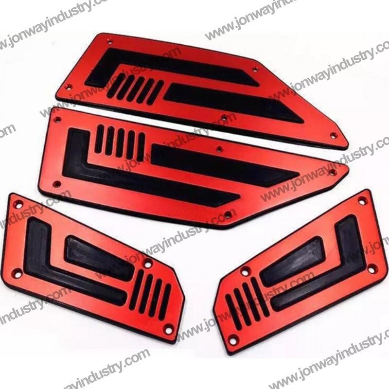 Footboard pad for Yamaha T-Max 530 – available in red, gold, and aluminum
